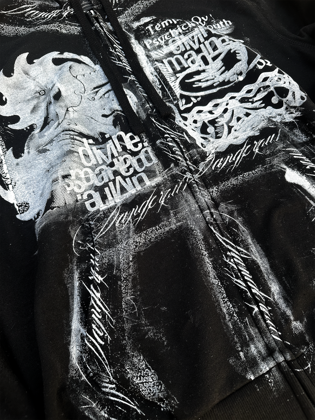 [NEW] ‘DESIRE’ Zip-Up Hoodie