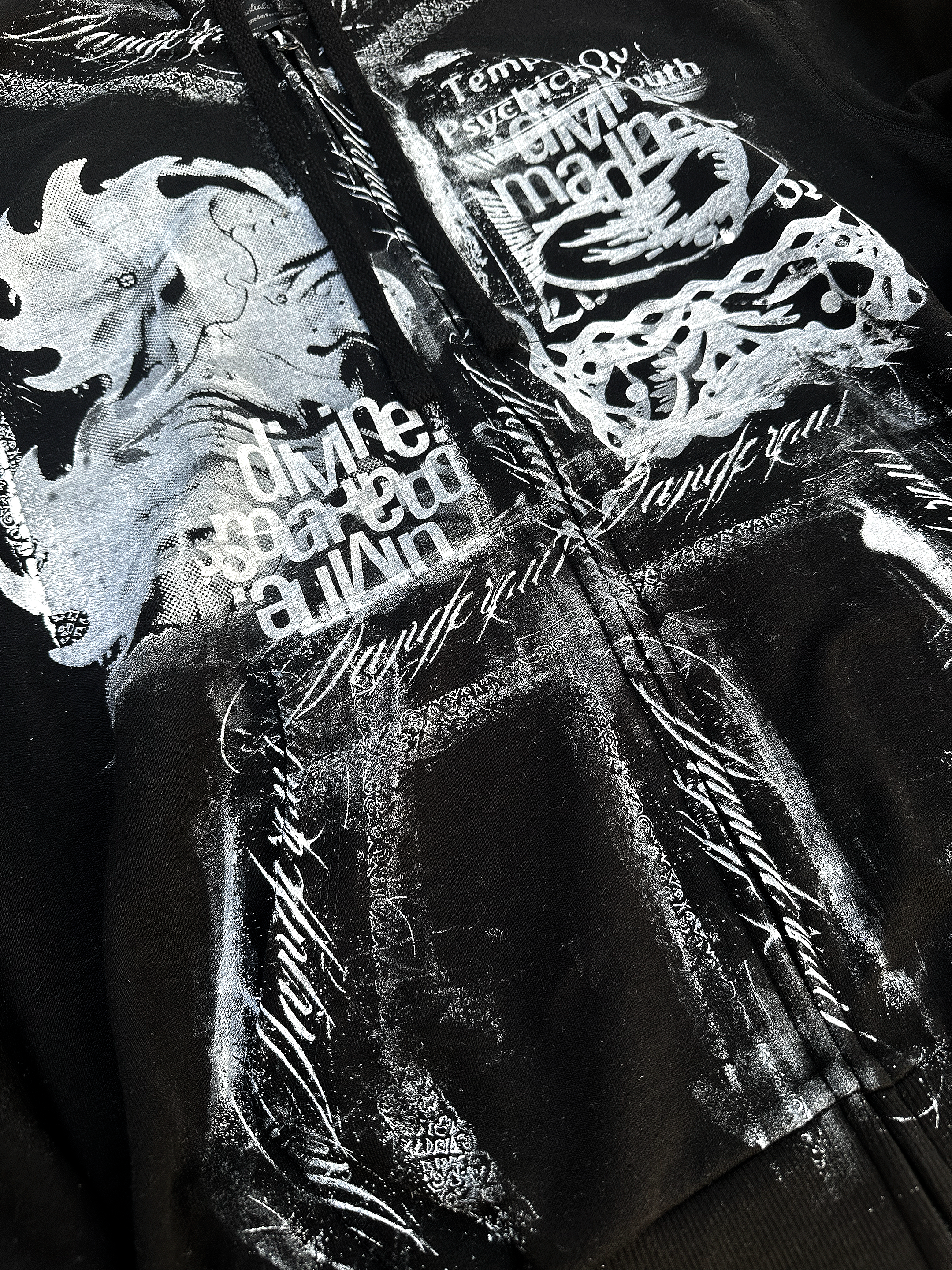 [NEW] ‘DESIRE’ Zip-Up Hoodie